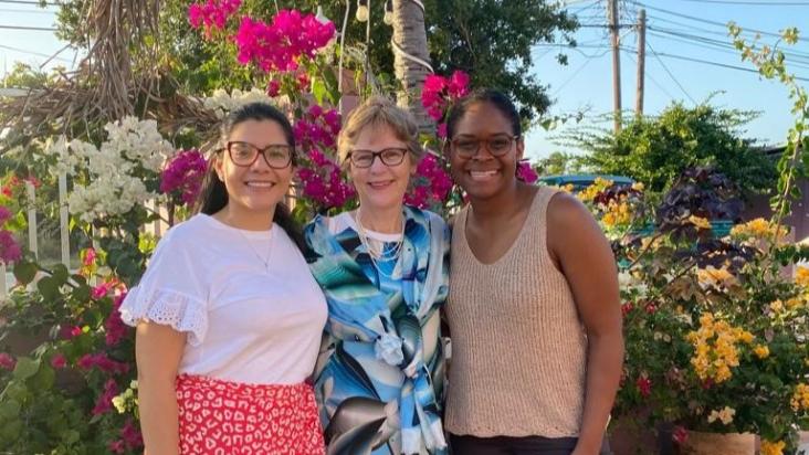 groepsfoto met Nitza Hooi Adrienne Tromp en Jacqueline Hugtenburg