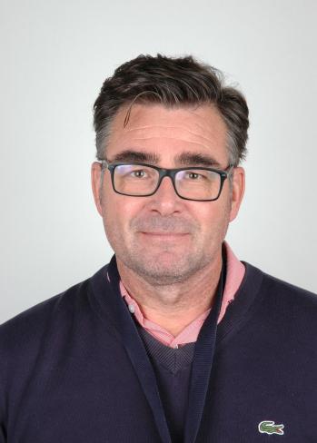 Een portretfoto van onderzoeker Wim Dik